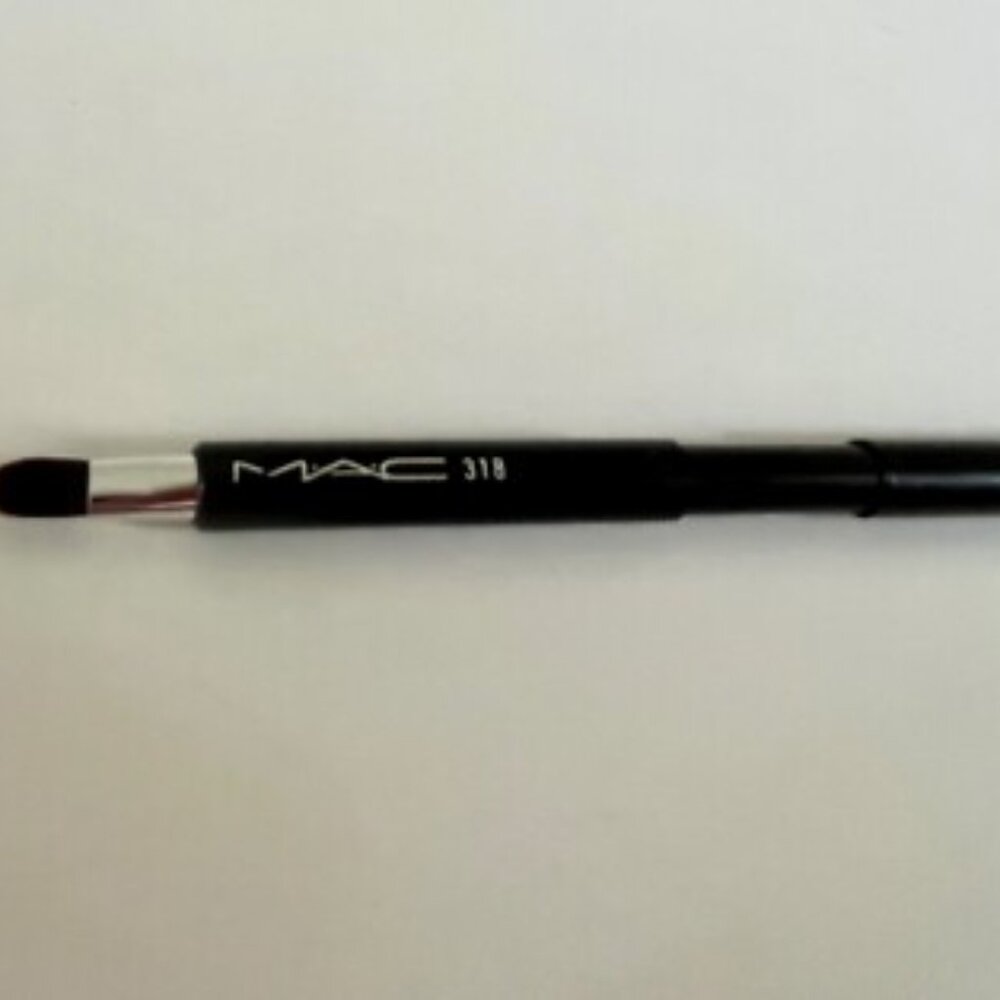 MAC 318 Retractable Lip Brush Synthetic Fibre - NEW IN SLEEVE